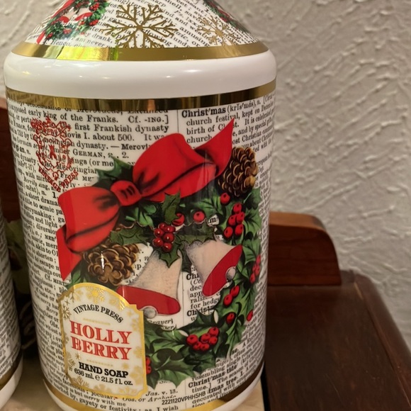 HolidayVintage Press Hand Soaps. Brand New out of box because weight. Beautiful - Picture 4 of 8